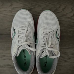 Worn once. Saucony Women’s axon 3